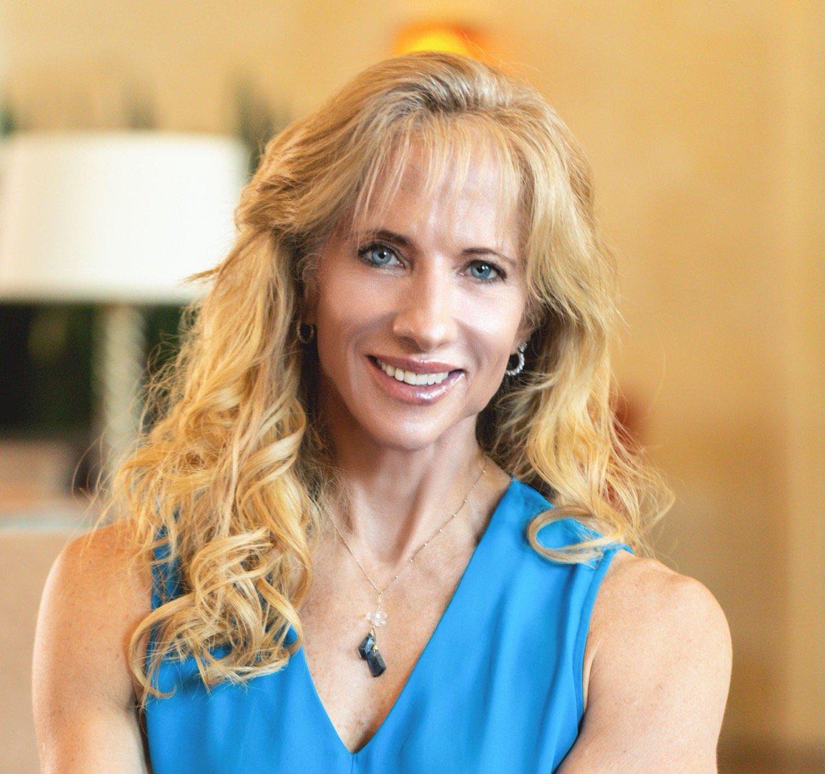 EPI 178: MASTERCLASS On Healing Injuries With Dr. Elizabeth Yurth. The RIGHT Way To Use Peptides, Stem Cells, Hormone Replacement, And Even GLP-1 (Ozempic) To Get Long Lasting Results
